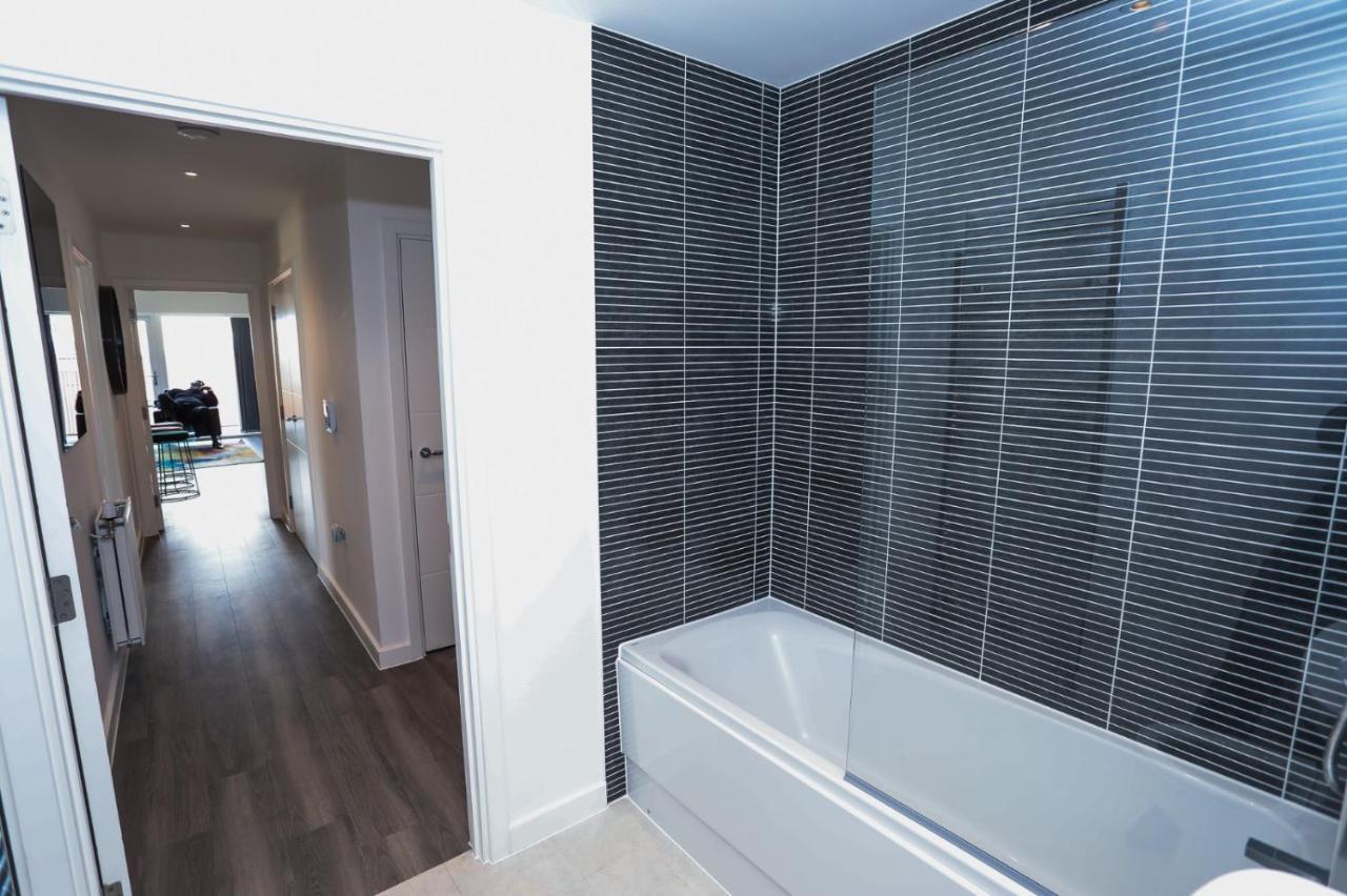 Lovely 2 Bed Apartment With Parking 런던 외부 사진