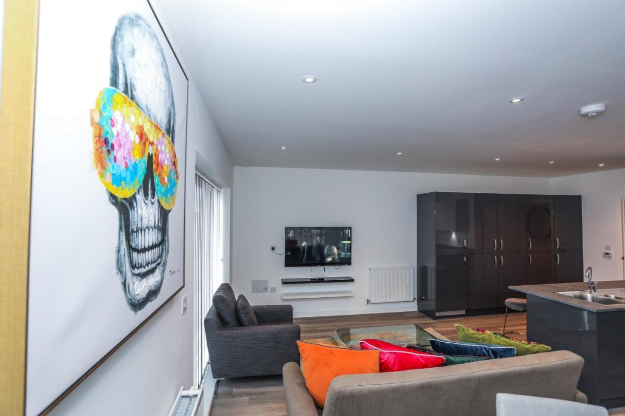 Lovely 2 Bed Apartment With Parking 런던 외부 사진