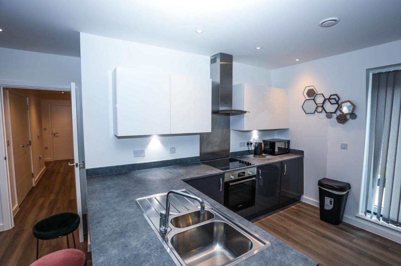 Lovely 2 Bed Apartment With Parking 런던 외부 사진