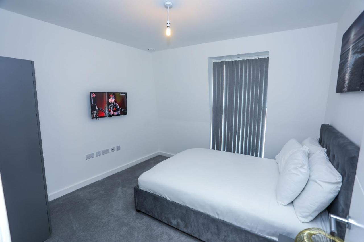 Lovely 2 Bed Apartment With Parking 런던 외부 사진
