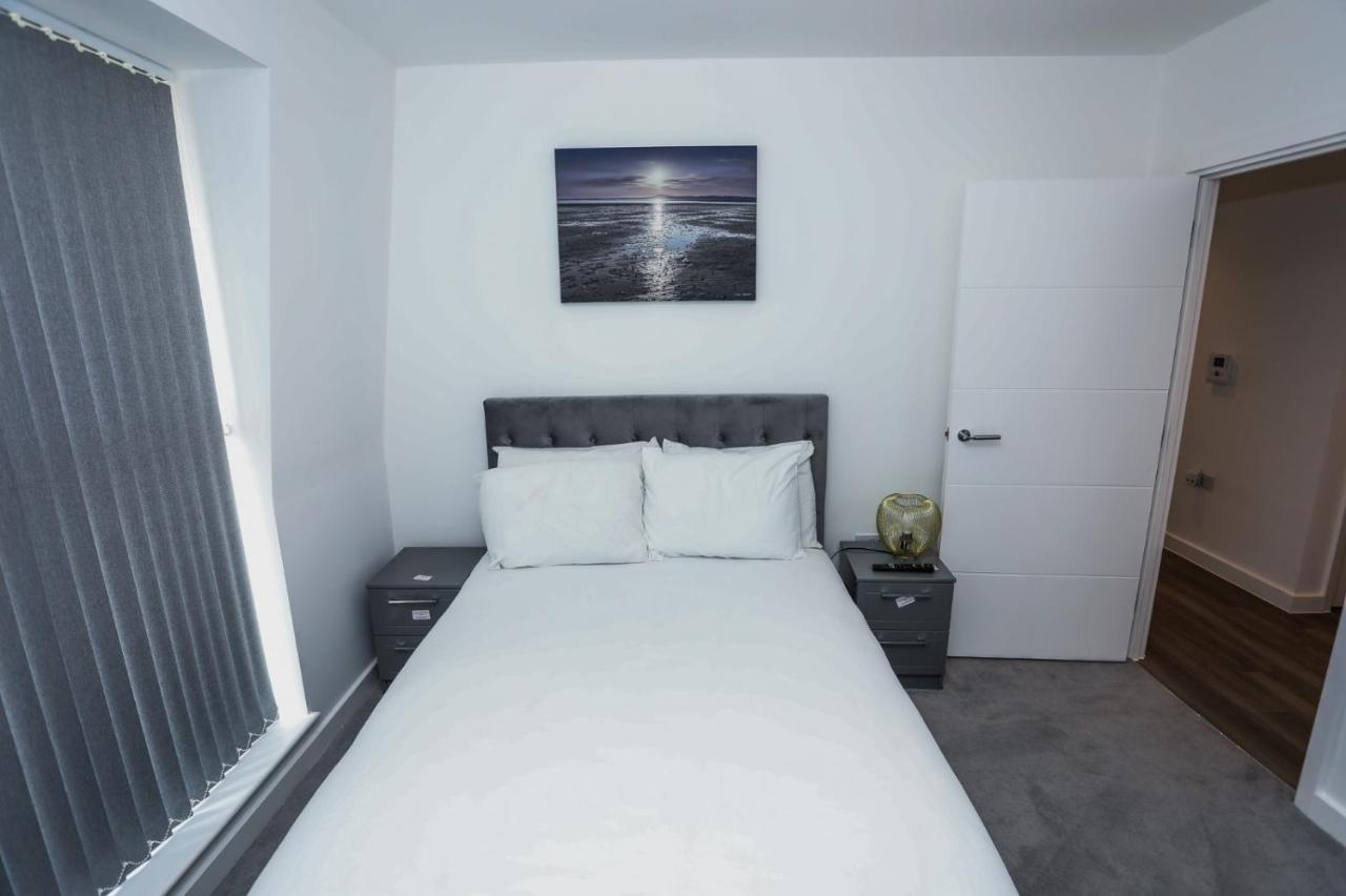 Lovely 2 Bed Apartment With Parking 런던 외부 사진